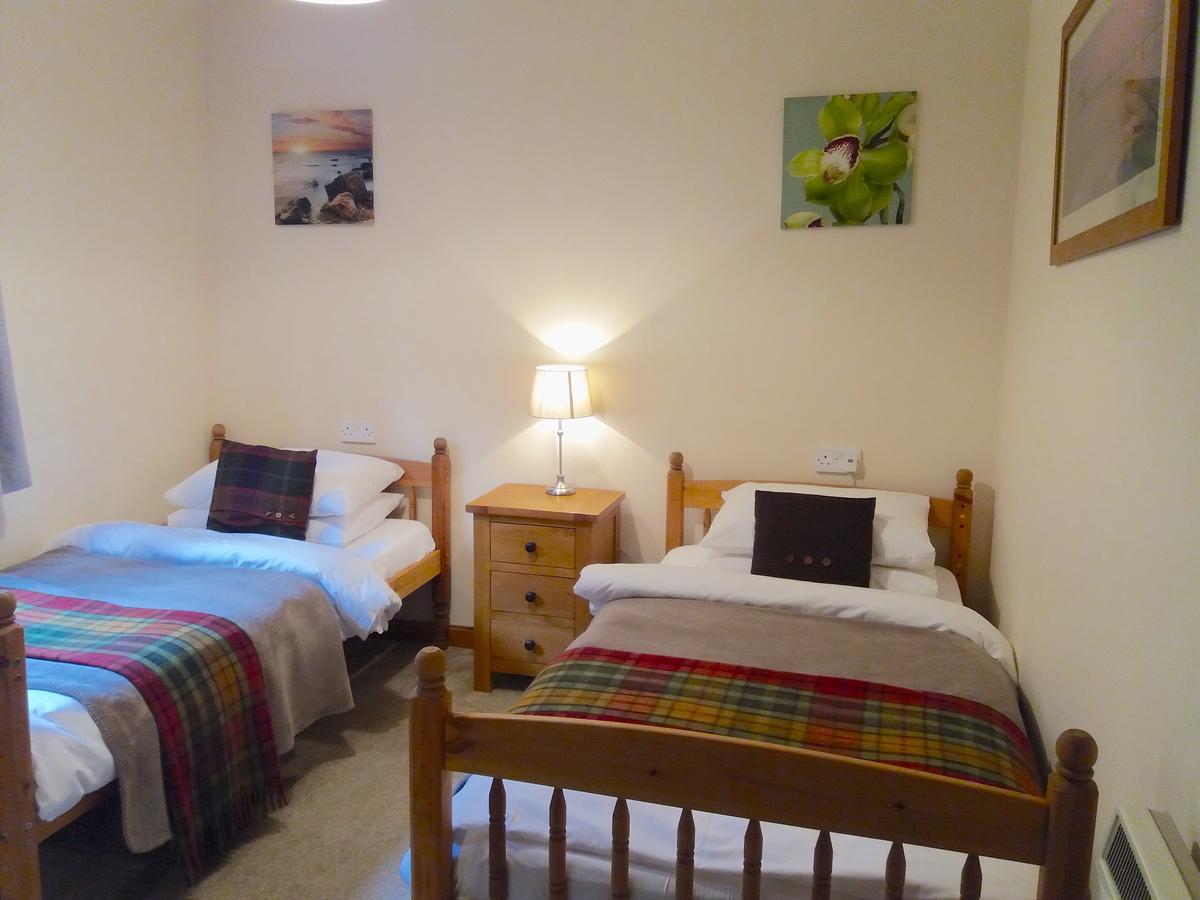 Loch Ness Highland Cottages With Partial Loch View Invermoriston Exterior photo